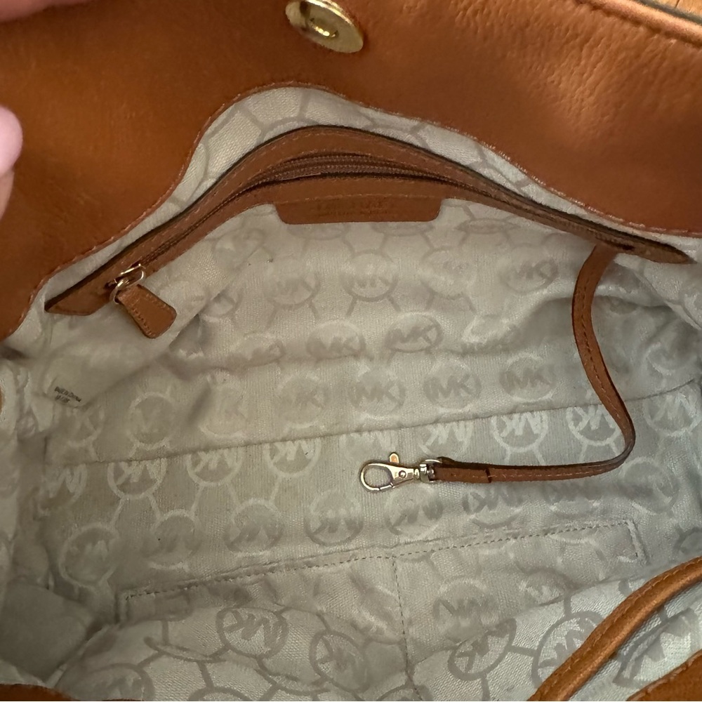 Michael Michael Kors Hamilton Soft Leather Bag - Picture 14 of 15